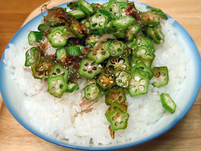 単身赴任の料理　おくらかけごはん