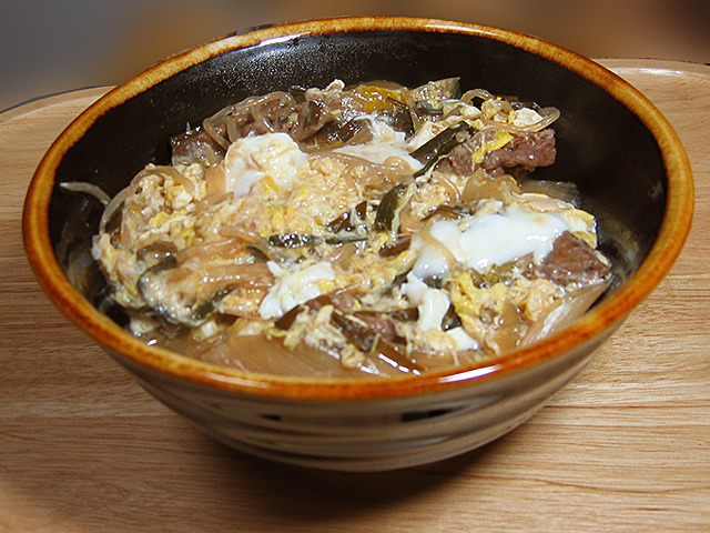 単身赴任の料理　たまごとじ牛丼