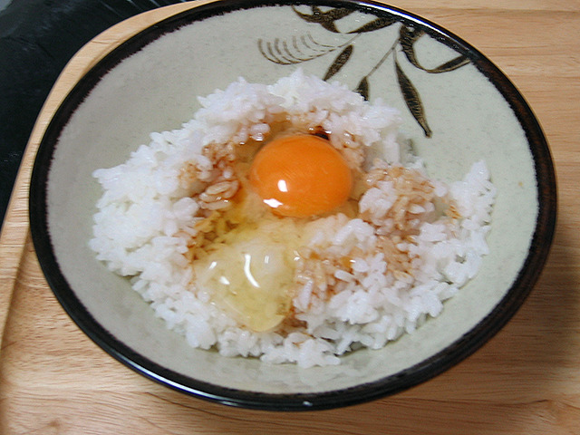 単身赴任の料理　たまごかけご飯