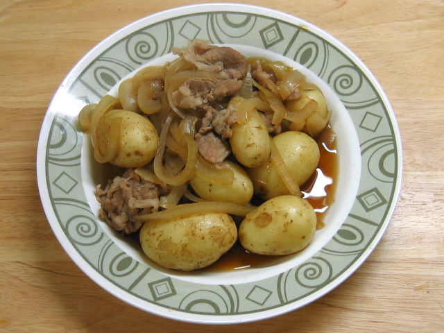 単身赴任の料理　肉じゃが